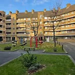 Specious-Cozy Maida Vale Apartment